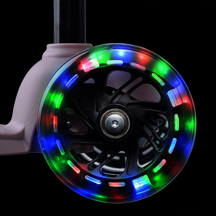 Фото к товару Самокат трёхколёсный R0203 ROCKET колёса световые PU, цвет коричневый Самокат трёхколёсный R0203 ROCKET колёса световые PU, цвет коричневый