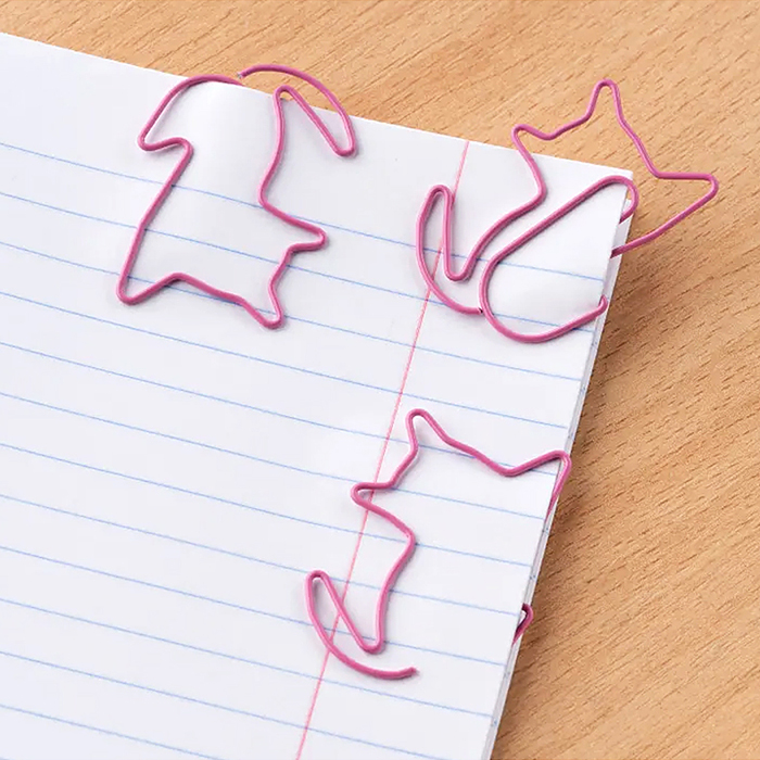 Фото к товару Скрепки фигурные кошка L45 мм 12 шт., пластик. коробка, европодвес, розовые Скрепки фигурные кошка L45 мм 12 шт., пластик. коробка, европодвес, розовые