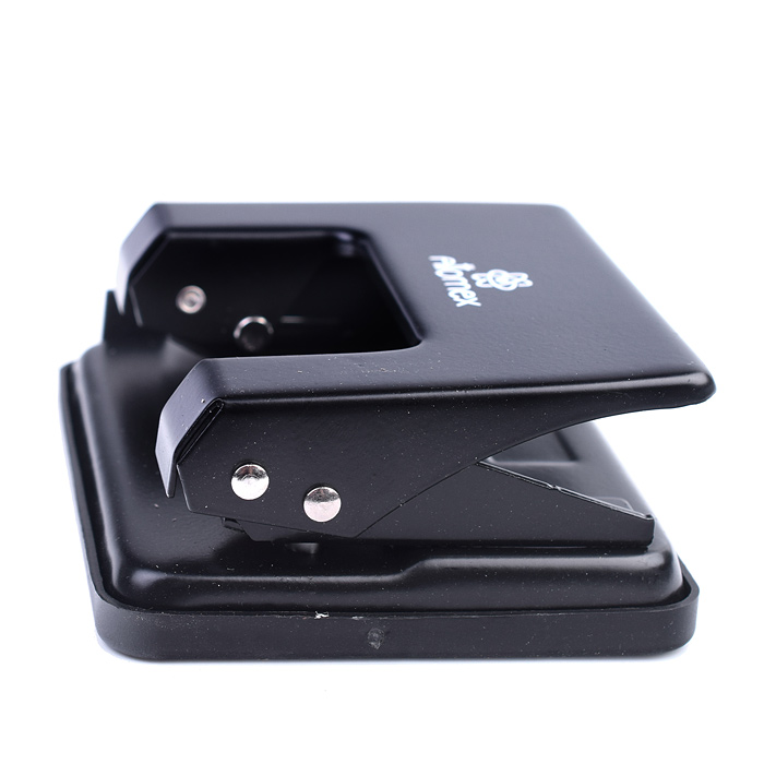 Фото к товару Дырокол "Attomex" (20 листов) металлический, с линейкой, в картонной коробке, черный Дырокол "Attomex" (20 листов) металлический, с линейкой, в картонной коробке, черный