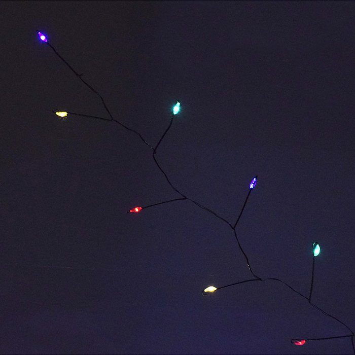 Фото к товару Электрогирлянда 3м, 200 ламп, цветная, зеленый провод Электрогирлянда 3м, 200 ламп, цветная, зеленый провод