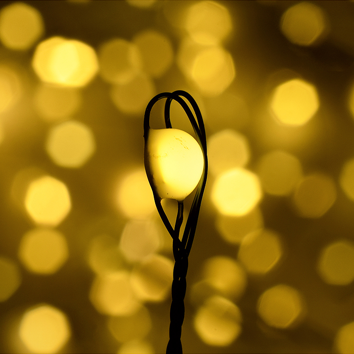 Фото к товару Электрогирлянда Мишура, 3м, 100 ламп, цветная, зеленый провод Электрогирлянда Мишура, 3м, 100 ламп, цветная, зеленый провод