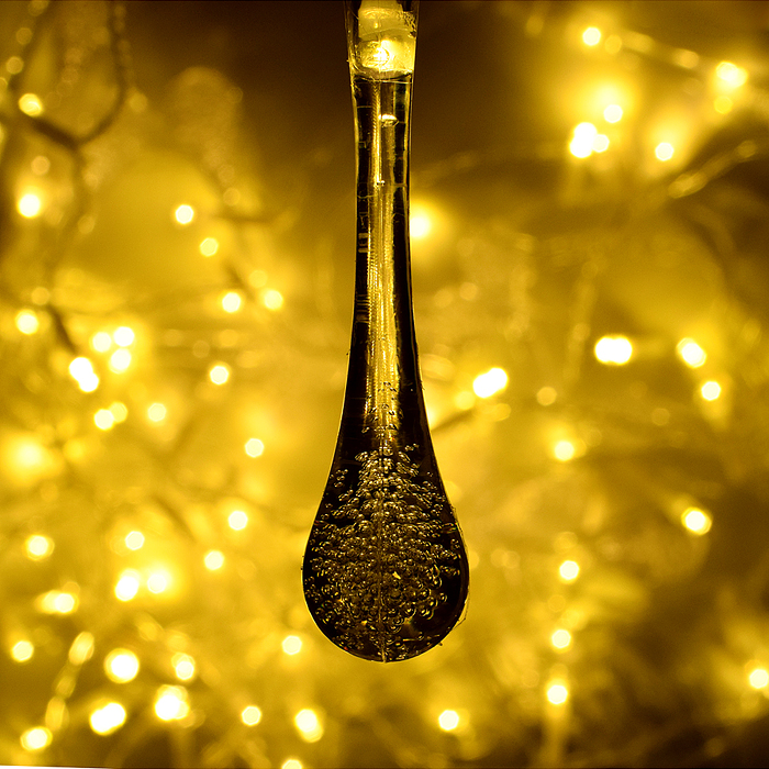 Фото к товару Электрогирлянда Бахрома, 3м, 96 ламп, теплый Электрогирлянда Бахрома, 3м, 96 ламп, теплый