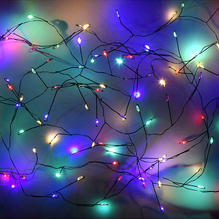 Фото к товару Электрогирлянда Мишура, 6м, 200 ламп, цветная, зеленый провод Электрогирлянда Мишура, 6м, 200 ламп, цветная, зеленый провод