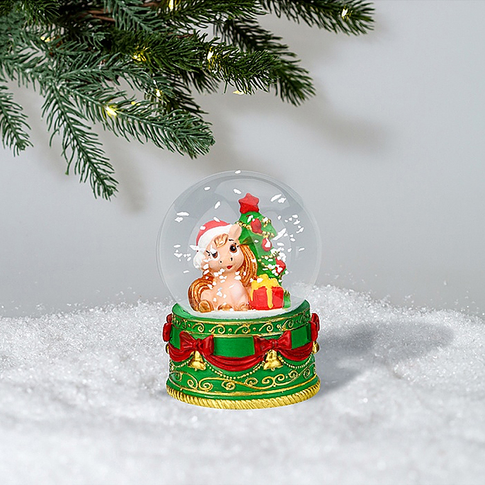 Новогодний сувенир Снежный шар "Лошадка под ёлочкой" d=6,5см 