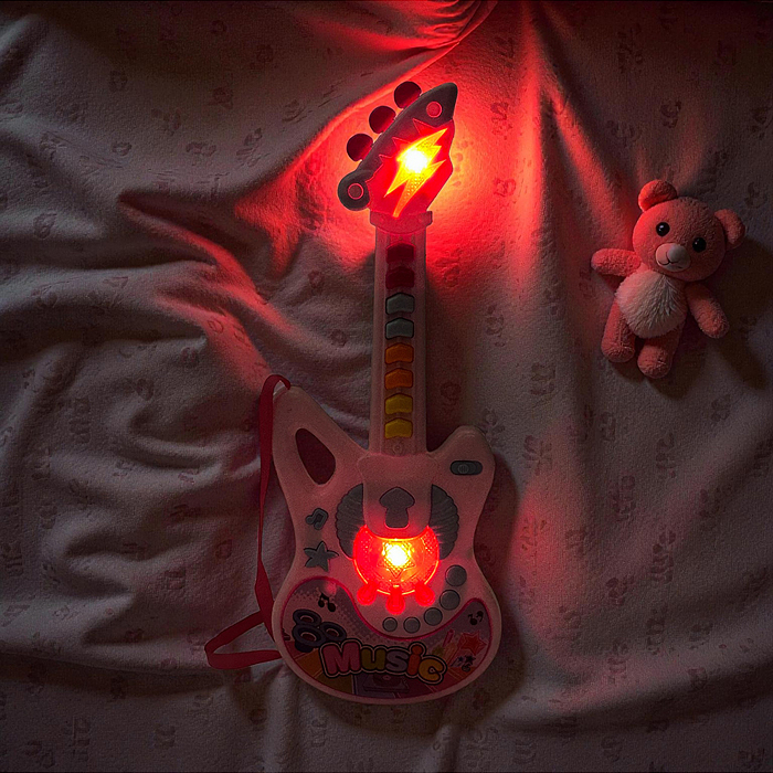 Фото к товару Гитара 661Q "Музыкальная бабочка" в коробке Гитара 661Q "Музыкальная бабочка" в коробке