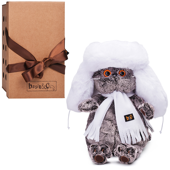 Кот Басик в белой меховой шапке