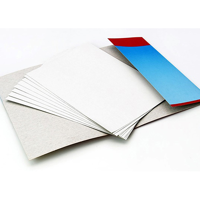 Картон белый А4 8л. папка "Маленькие друзья"