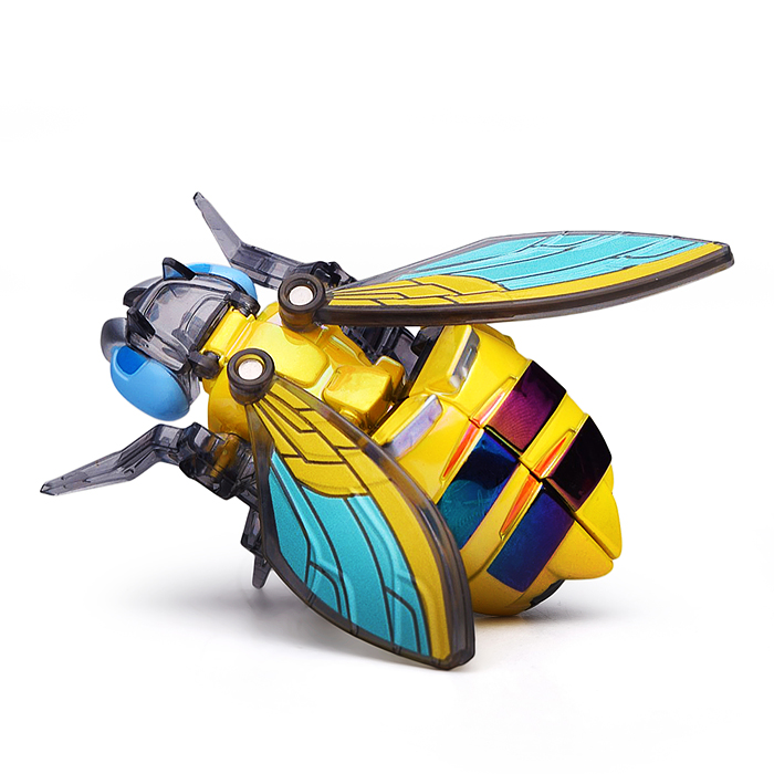 Робот A778-21 трансформирующийся в фантастических насекомых, в коробке